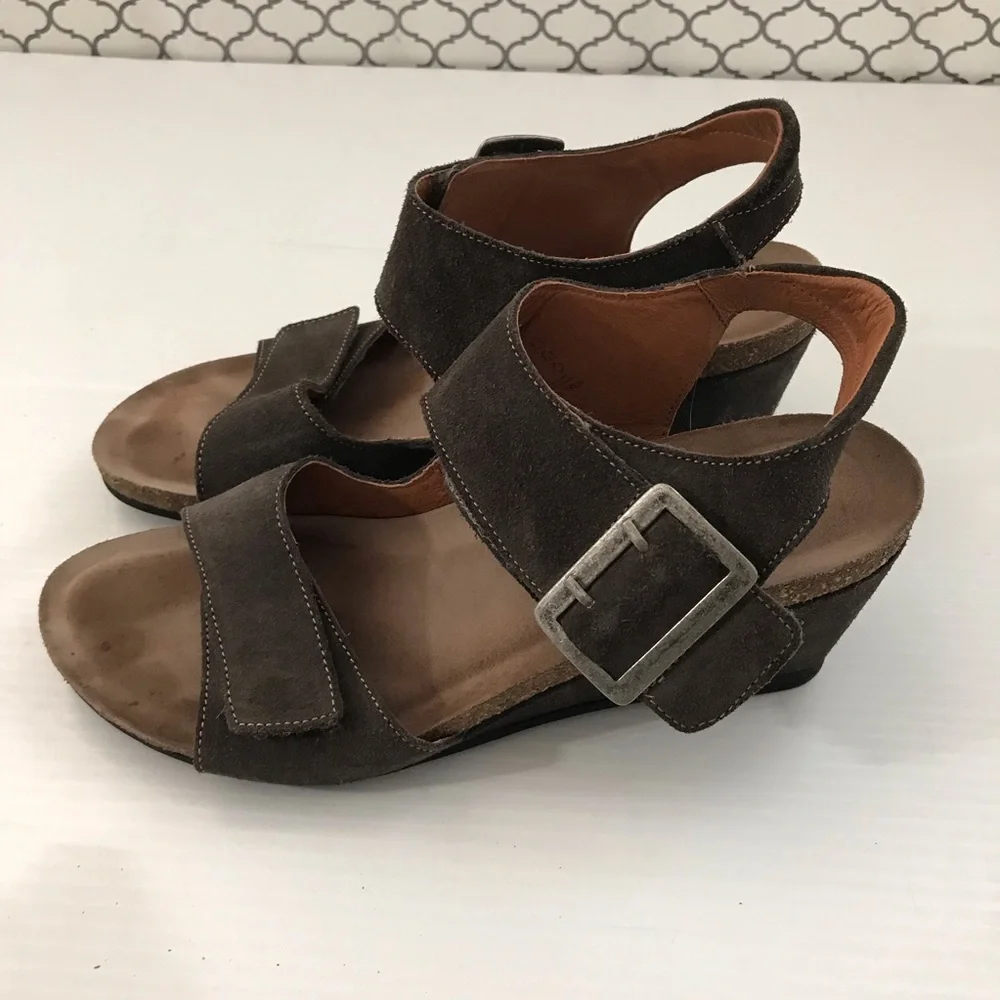 Taos Women’s Suede Wedge Sandals in Dark Brown Size 8-8.5